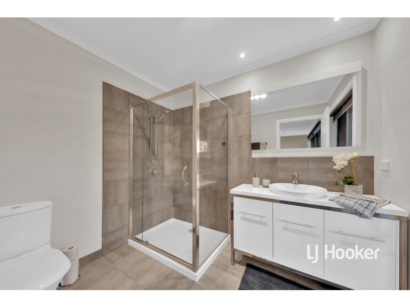2/21 Lennon Boulevard, Point Cook VIC 3030