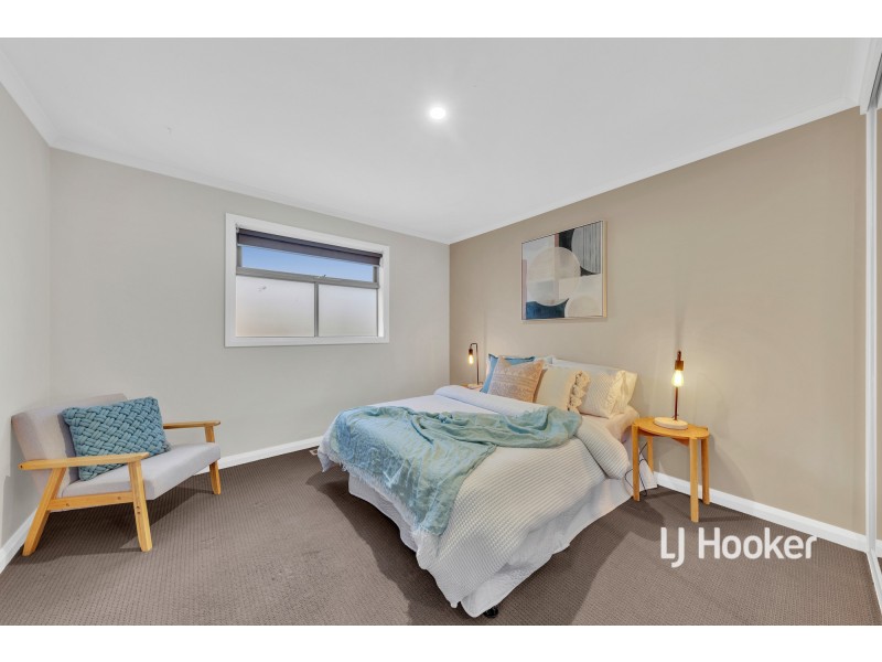 2/21 Lennon Boulevard, Point Cook VIC 3030