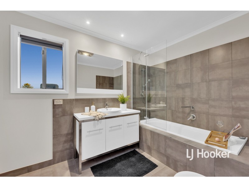 2/21 Lennon Boulevard, Point Cook VIC 3030