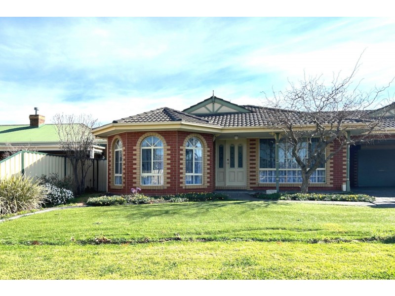 17 Honeysuckle Place, Hoppers Crossing VIC 3029