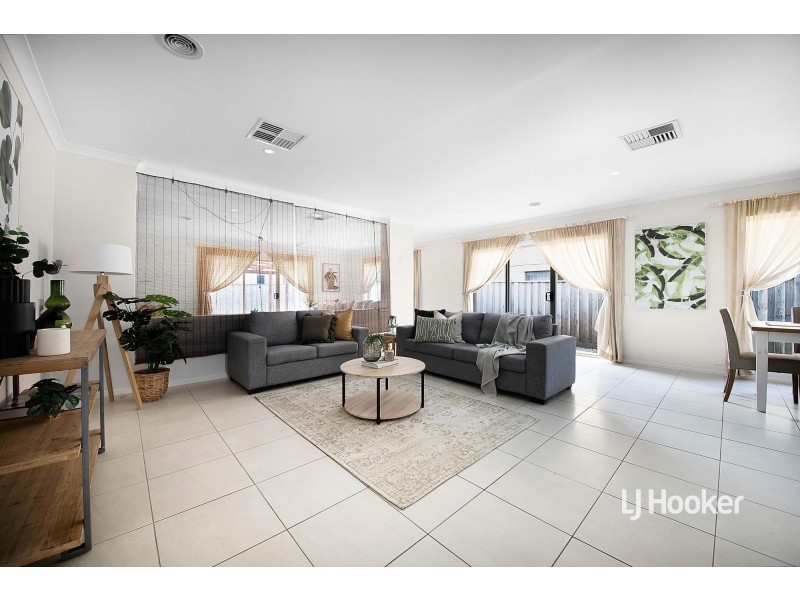 8 Tarcoola Crescent, Sanctuary Lakes VIC 3030