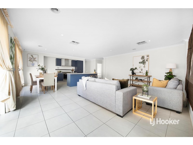 8 Tarcoola Crescent, Sanctuary Lakes VIC 3030