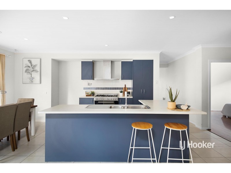 8 Tarcoola Crescent, Sanctuary Lakes VIC 3030