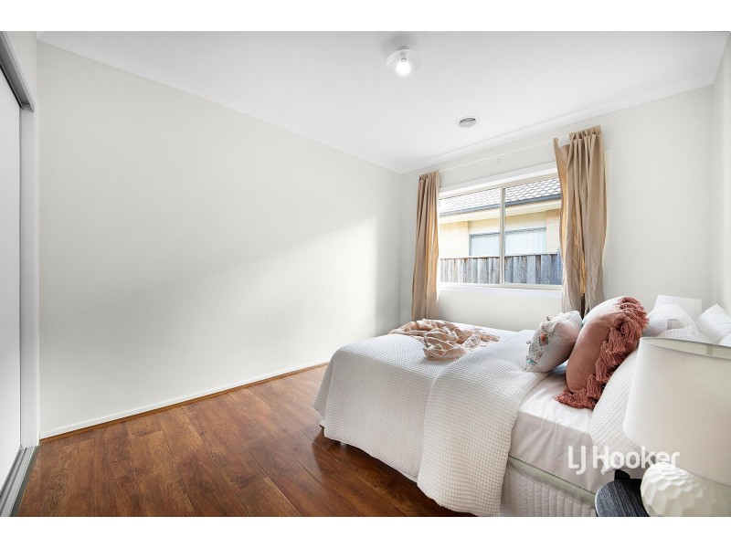 8 Tarcoola Crescent, Sanctuary Lakes VIC 3030