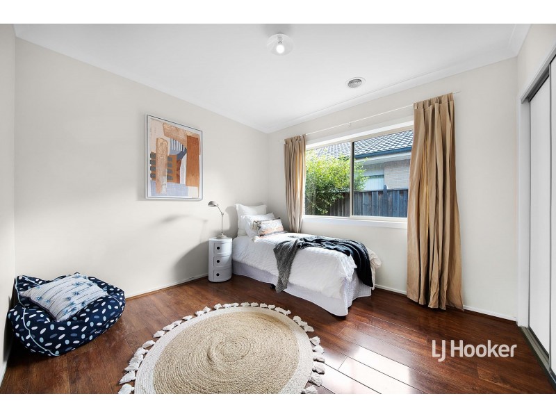 8 Tarcoola Crescent, Sanctuary Lakes VIC 3030