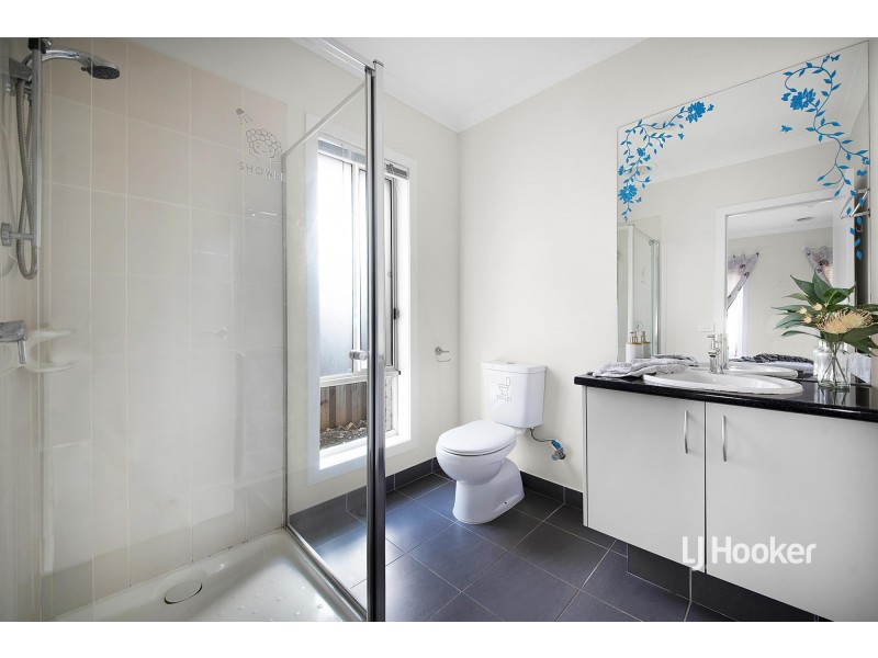 8 Tarcoola Crescent, Sanctuary Lakes VIC 3030