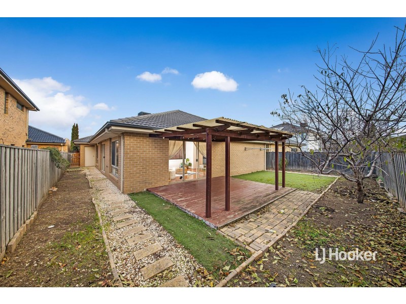 8 Tarcoola Crescent, Sanctuary Lakes VIC 3030