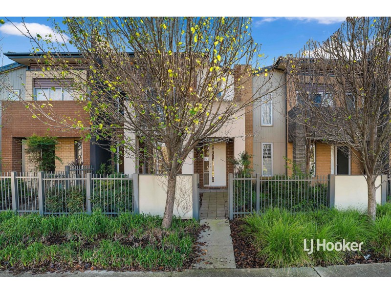 18 Tattersalls Lane, Point Cook VIC 3030