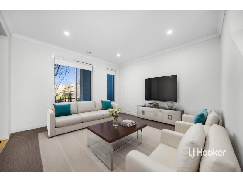 18 Tattersalls Lane, Point Cook VIC 3030