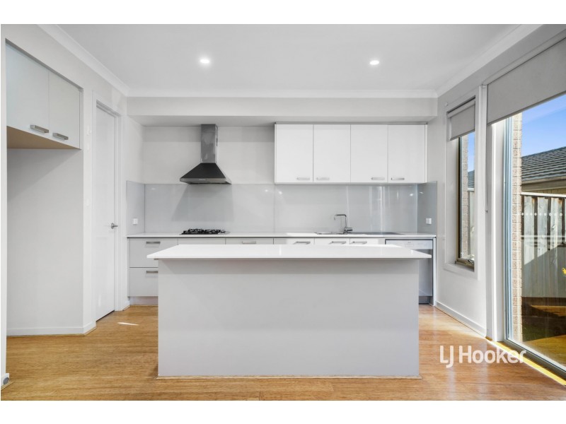 18 Tattersalls Lane, Point Cook VIC 3030