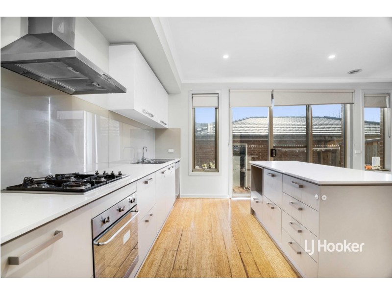 18 Tattersalls Lane, Point Cook VIC 3030