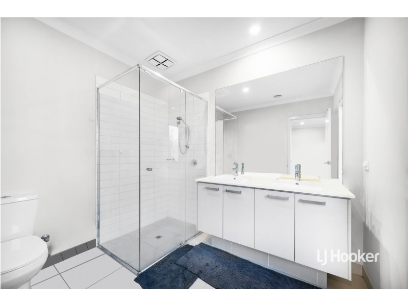 18 Tattersalls Lane, Point Cook VIC 3030