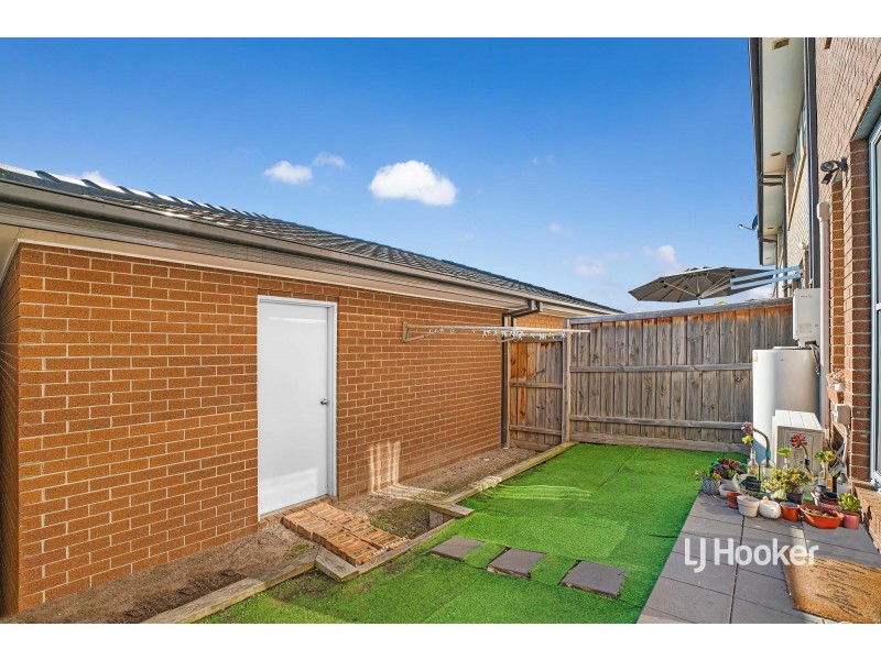 18 Tattersalls Lane, Point Cook VIC 3030