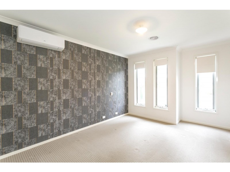 115 Beachview Parade, Sanctuary Lakes VIC 3030