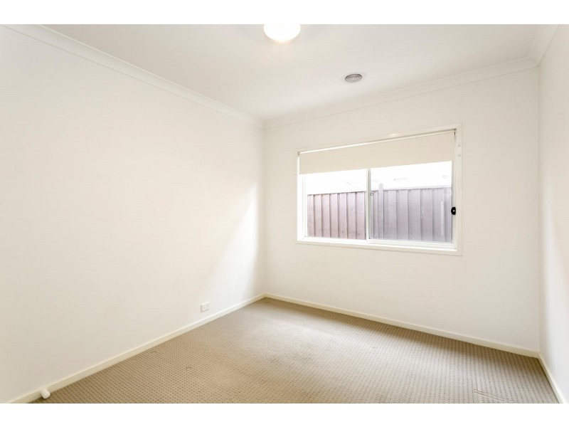 115 Beachview Parade, Sanctuary Lakes VIC 3030