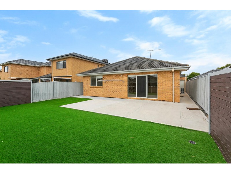 115 Beachview Parade, Sanctuary Lakes VIC 3030