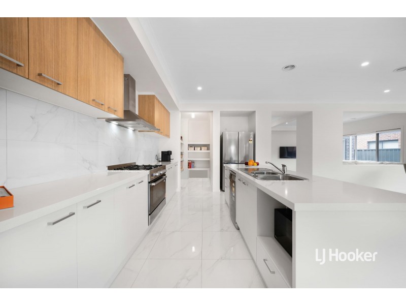 8 Clear Drive, Tarneit VIC 3029