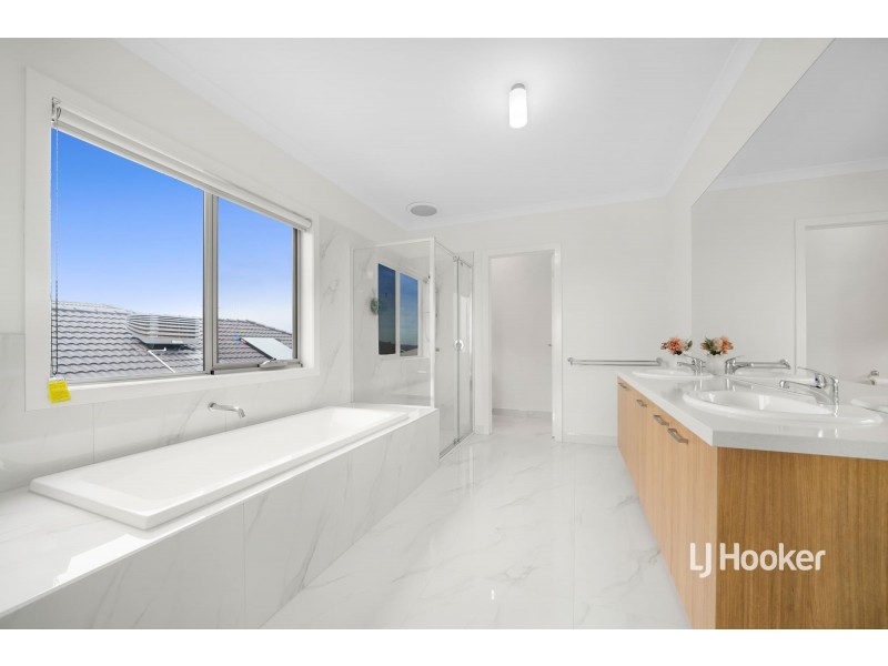 8 Clear Drive, Tarneit VIC 3029