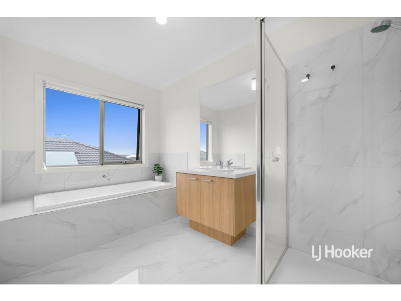 8 Clear Drive, Tarneit VIC 3029