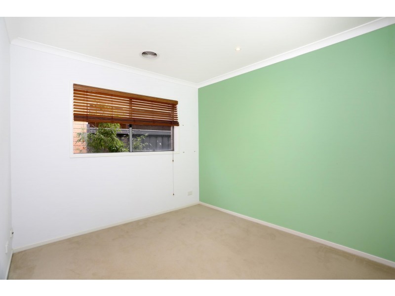4 Rodeo Grove, Point Cook VIC 3030