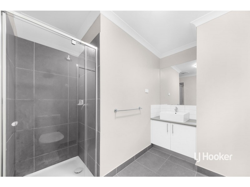 31 Onyx Crescent, Officer VIC 3809