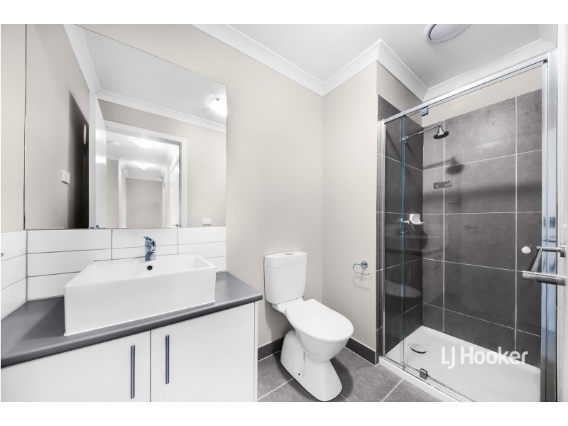 31 Onyx Crescent, Officer VIC 3809