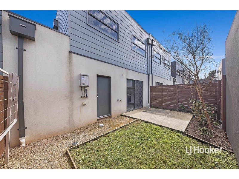 31 Onyx Crescent, Officer VIC 3809