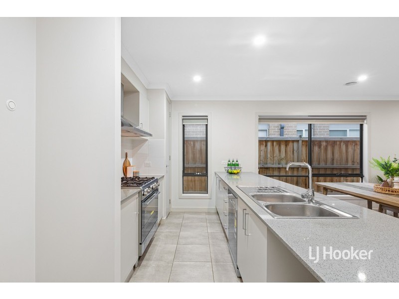 104 Grassbird Drive, Point Cook VIC 3030