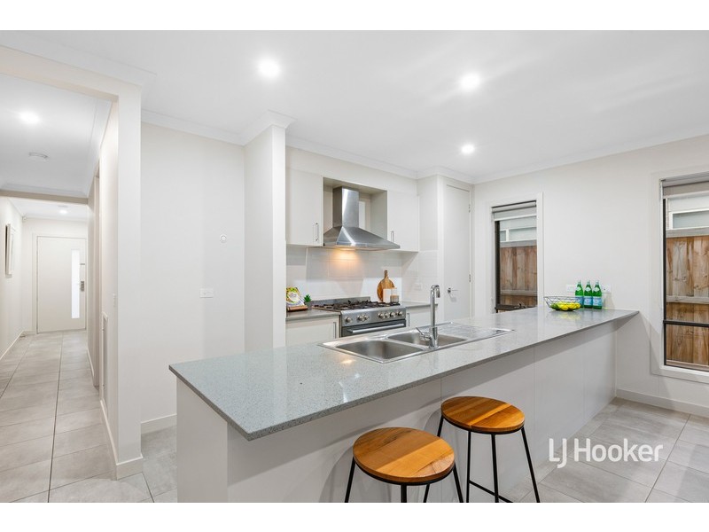 104 Grassbird Drive, Point Cook VIC 3030