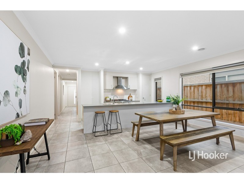 104 Grassbird Drive, Point Cook VIC 3030