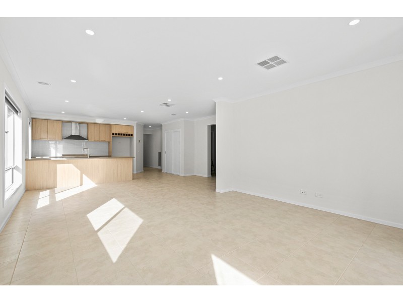 6 Stevenage Way, Werribee VIC 3030
