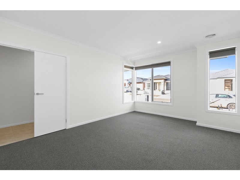 6 Stevenage Way, Werribee VIC 3030