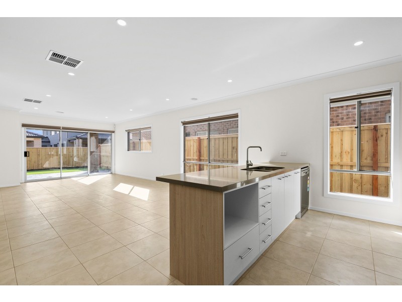 6 Stevenage Way, Werribee VIC 3030