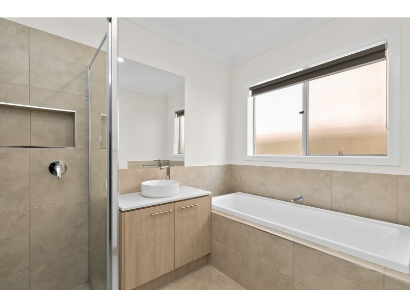 6 Stevenage Way, Werribee VIC 3030