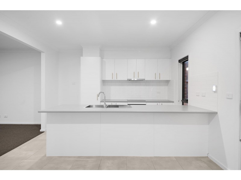 9/205 James Mirams Drive, Roxburgh Park VIC 3064