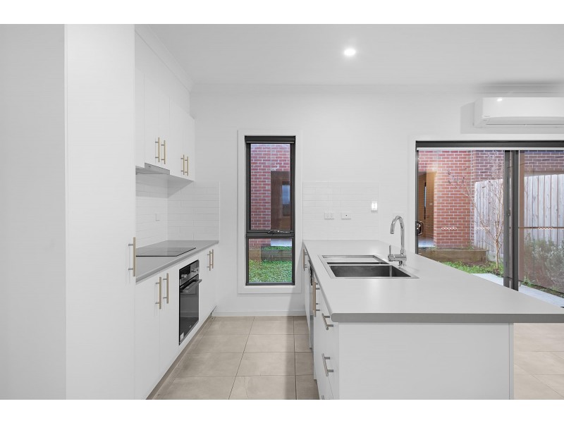 9/205 James Mirams Drive, Roxburgh Park VIC 3064