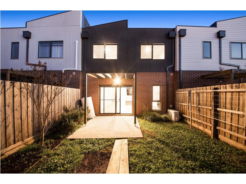 9/205 James Mirams Drive, Roxburgh Park VIC 3064