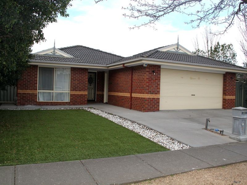 8 Dalkeith Drive, Point Cook VIC 3030