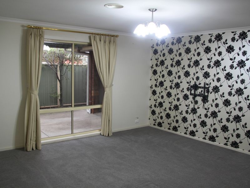8 Dalkeith Drive, Point Cook VIC 3030