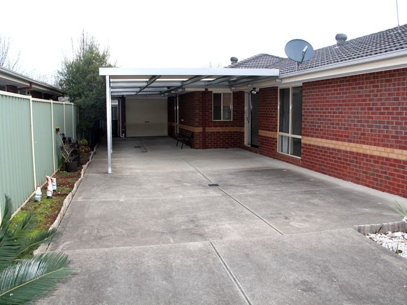 8 Dalkeith Drive, Point Cook VIC 3030