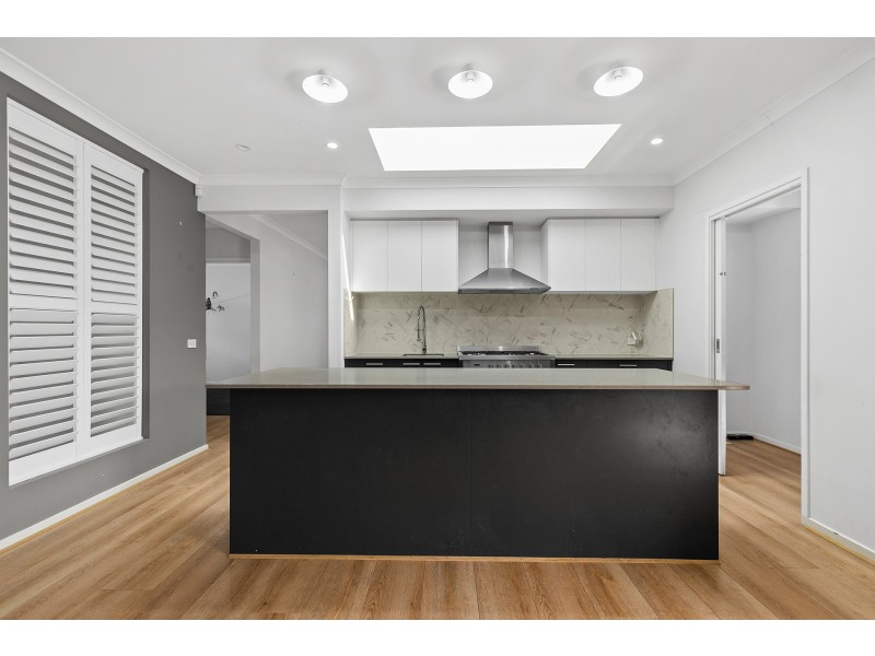 8 Wavertree Crescent, Werribee VIC 3030