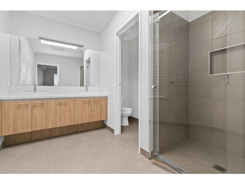 8 Wavertree Crescent, Werribee VIC 3030