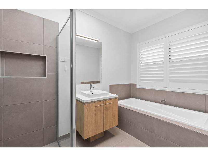 8 Wavertree Crescent, Werribee VIC 3030