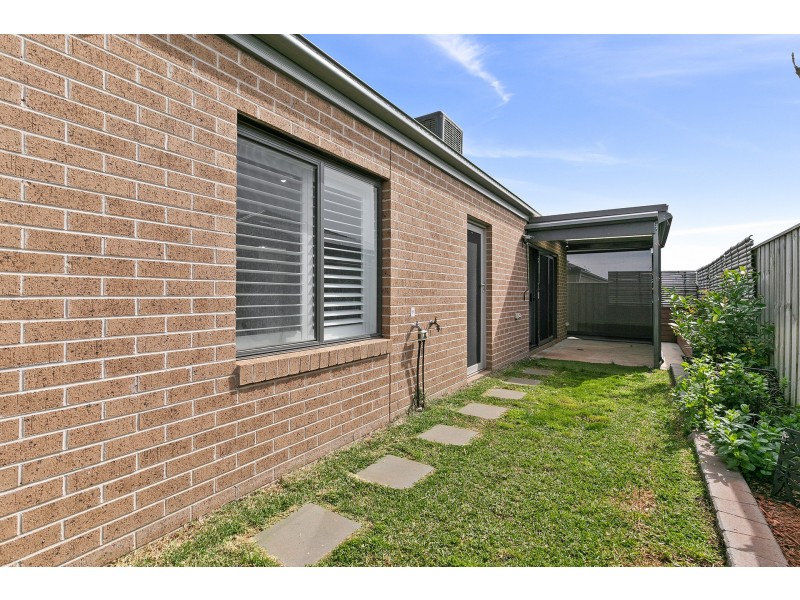 8 Wavertree Crescent, Werribee VIC 3030