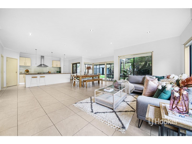 4 Violet Way, Point Cook VIC 3030