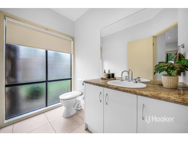 4 Violet Way, Point Cook VIC 3030