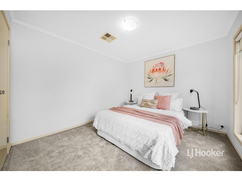 4 Violet Way, Point Cook VIC 3030