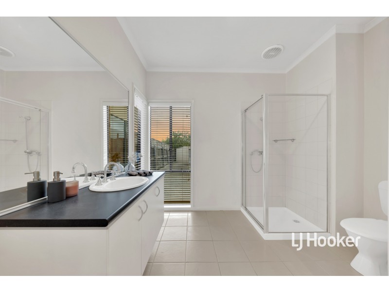 5 Dorrington Street, Point Cook VIC 3030
