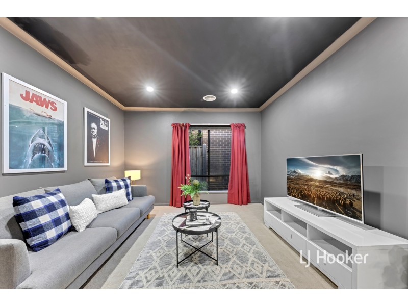 16 Urchin Way, Point Cook VIC 3030