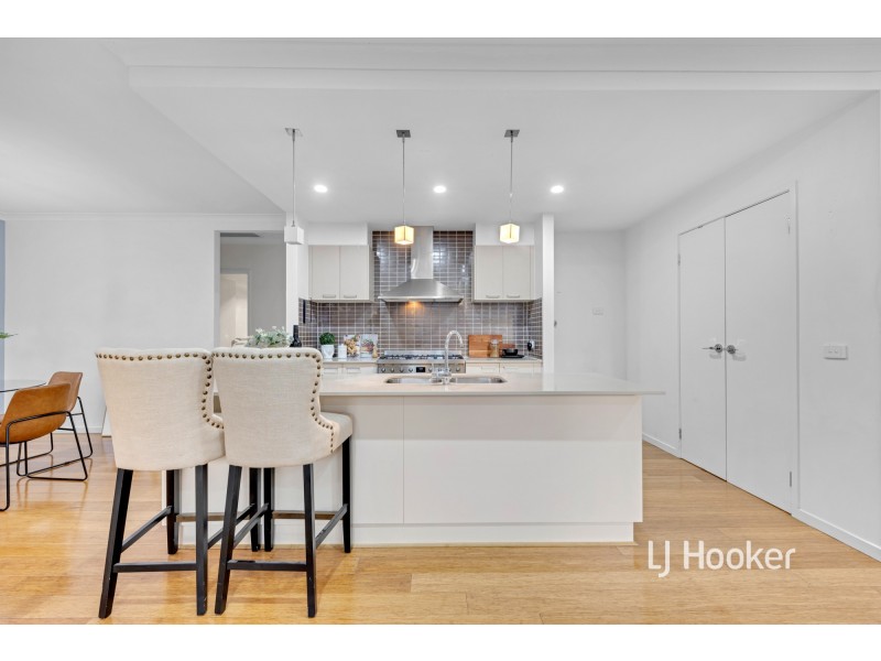 16 Urchin Way, Point Cook VIC 3030